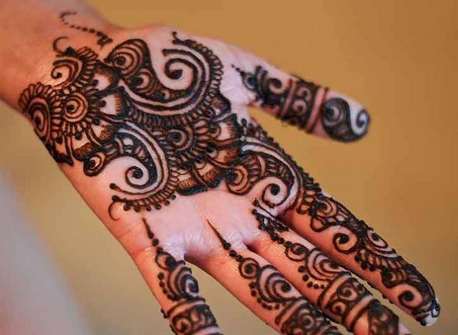 Beautiful mehndi design of My sister