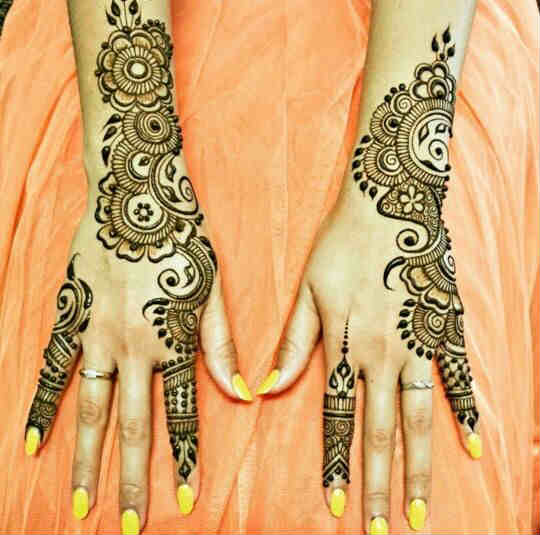 Beautiful henna mehendi design