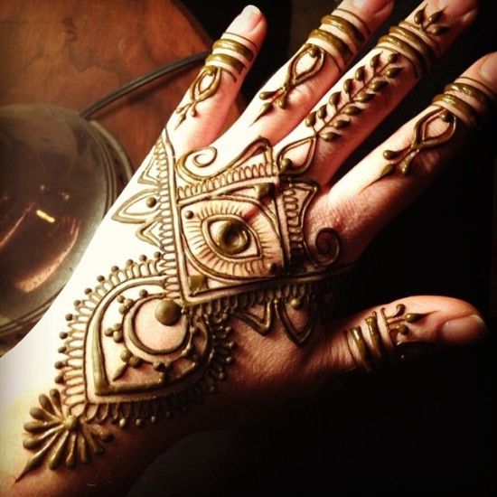 Egyptian eye mehendi design