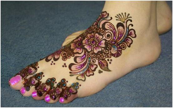Foot Mehendi Design in Glitter