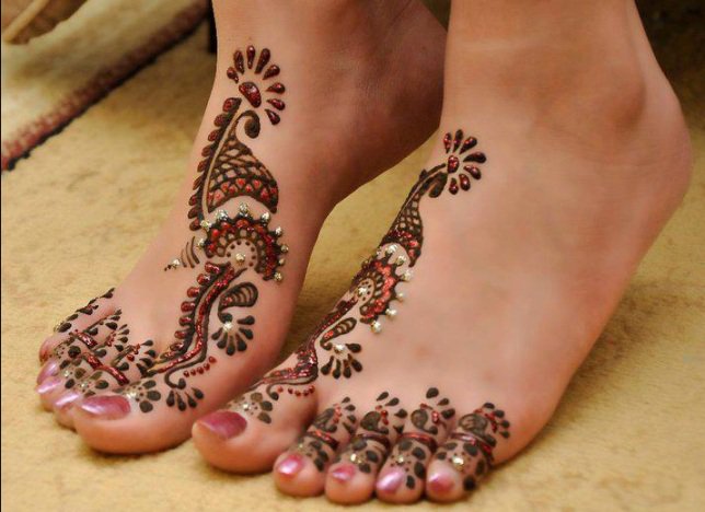 Top Glitter Mehendi Design in foot