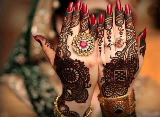 Black mehendi design