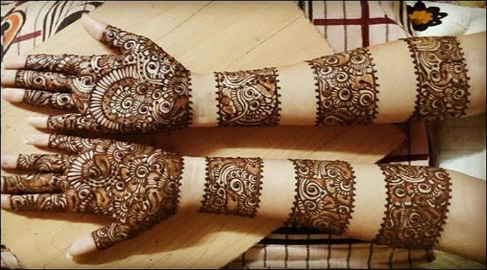 Bridal Mehendi Design in Bangle Style