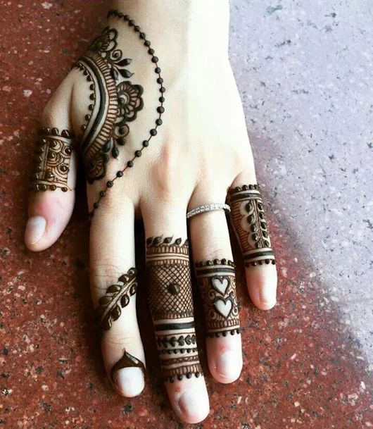 Simple and Unique Mehendi Design