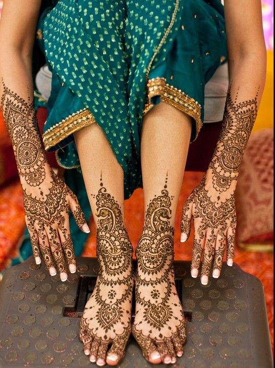 Elegant Bridal Mehendi Design