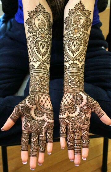 Full Bridal Mehendi in hand