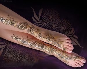 Glitter Mehendi design for foot