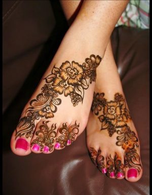 Beautiful Floral Mehndi Design