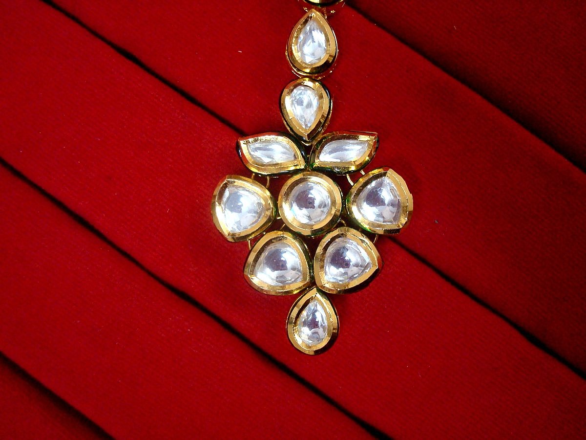 Kundan maang tikka