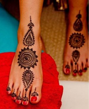 Half leg mehendi design