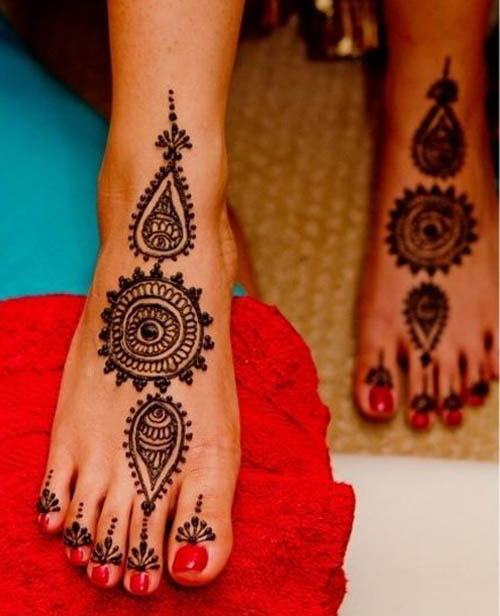 Half leg mehendi design