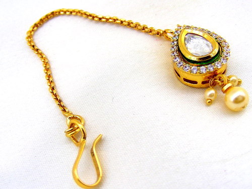 Classy small kundan pearl drop maang tikka