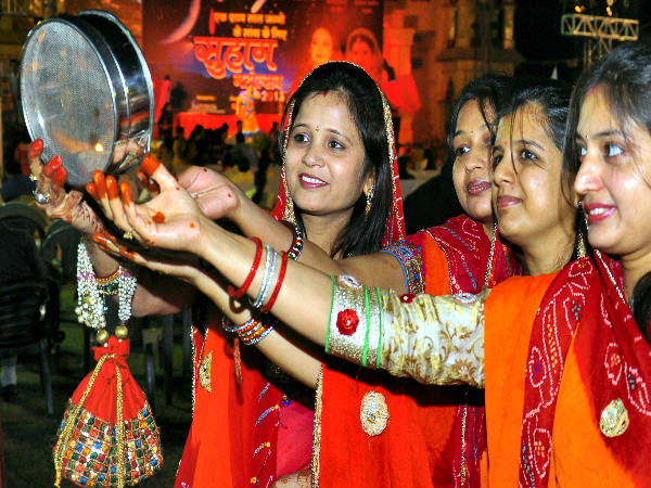 Karwa Chauth Vrat (Fasting) Vidhi – करवाचौथ के व्रत की विधि
