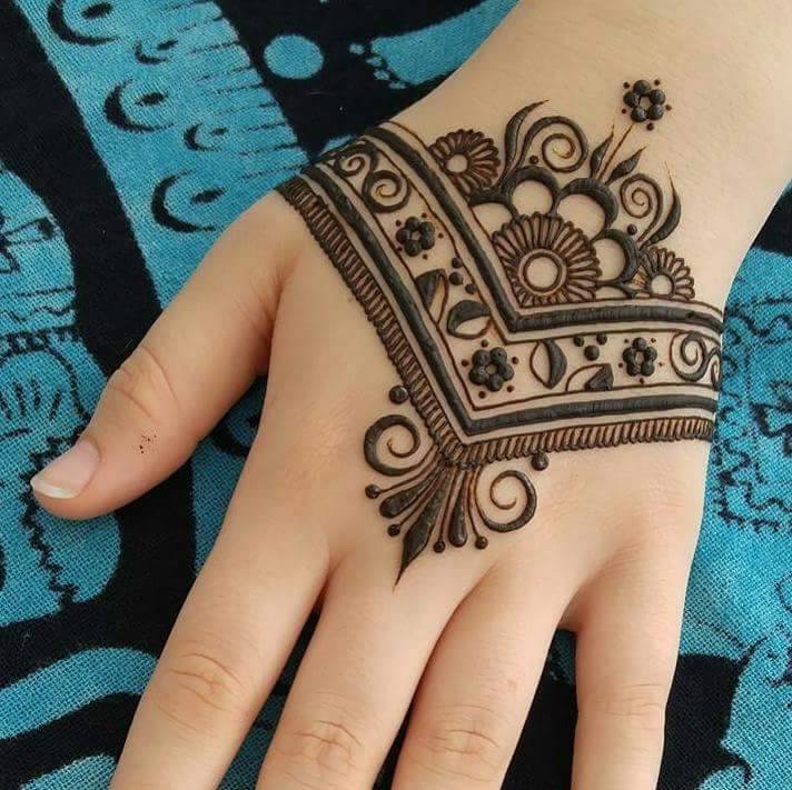 Arabic style mehndi design