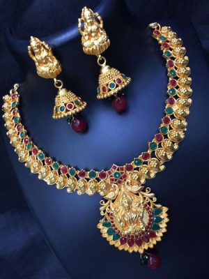 Trimurti style gold necklace set