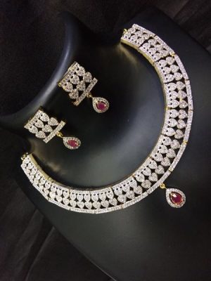 Round shaped diamond necklace