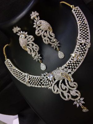 Beautiful classic Diamond style necklace