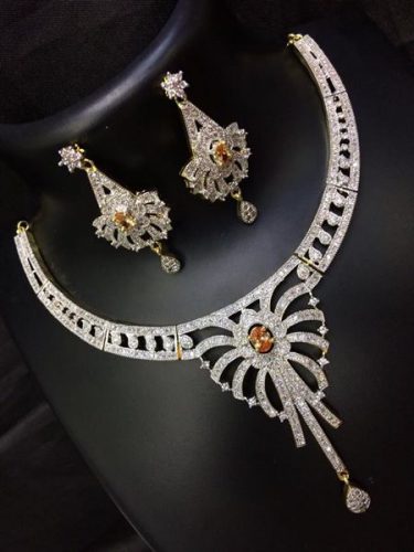 Beautiful chain-pendant style diamond necklace
