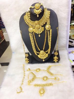 Band Gala Bridal style necklace