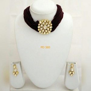 New Stylish party wear golden pendent necklace