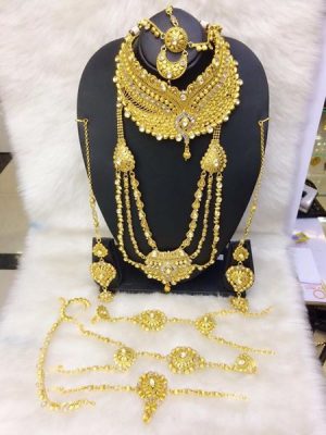 Band gala with Pendent gold necklace set