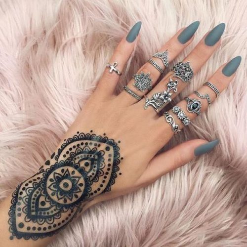 Classic mordern mehendi design