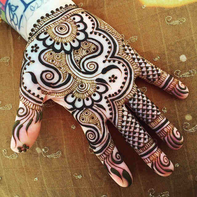 Nawhara Classic mehendi design