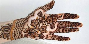 Trendy flower style mehendi design