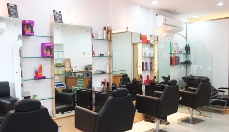 1492456603840Unisex-salon