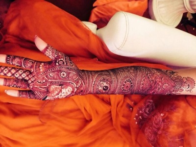 1425536492_best_mehendi_artist_delhi_sriniwasan_wedmegood1