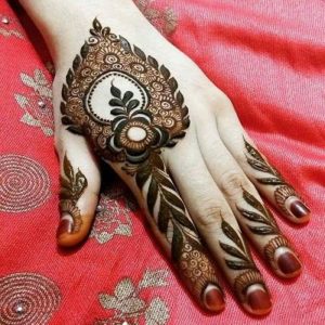 Heart shaped mehendi design