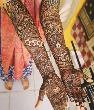 Dark Arabic Bridal mehendi Design