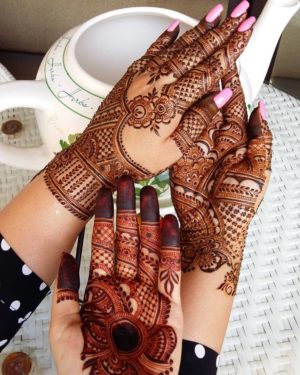 Beautiful mehendi design for full hand